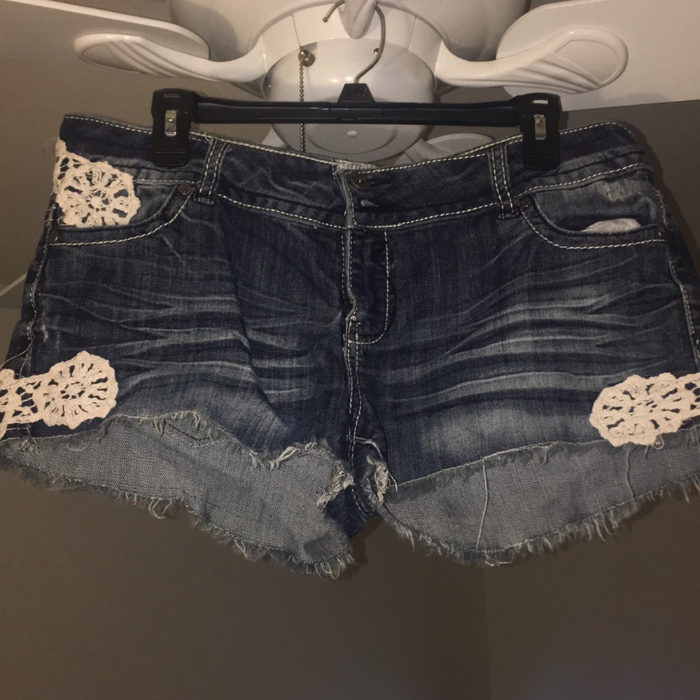 denim “hot kiss” shorts with white thread design
